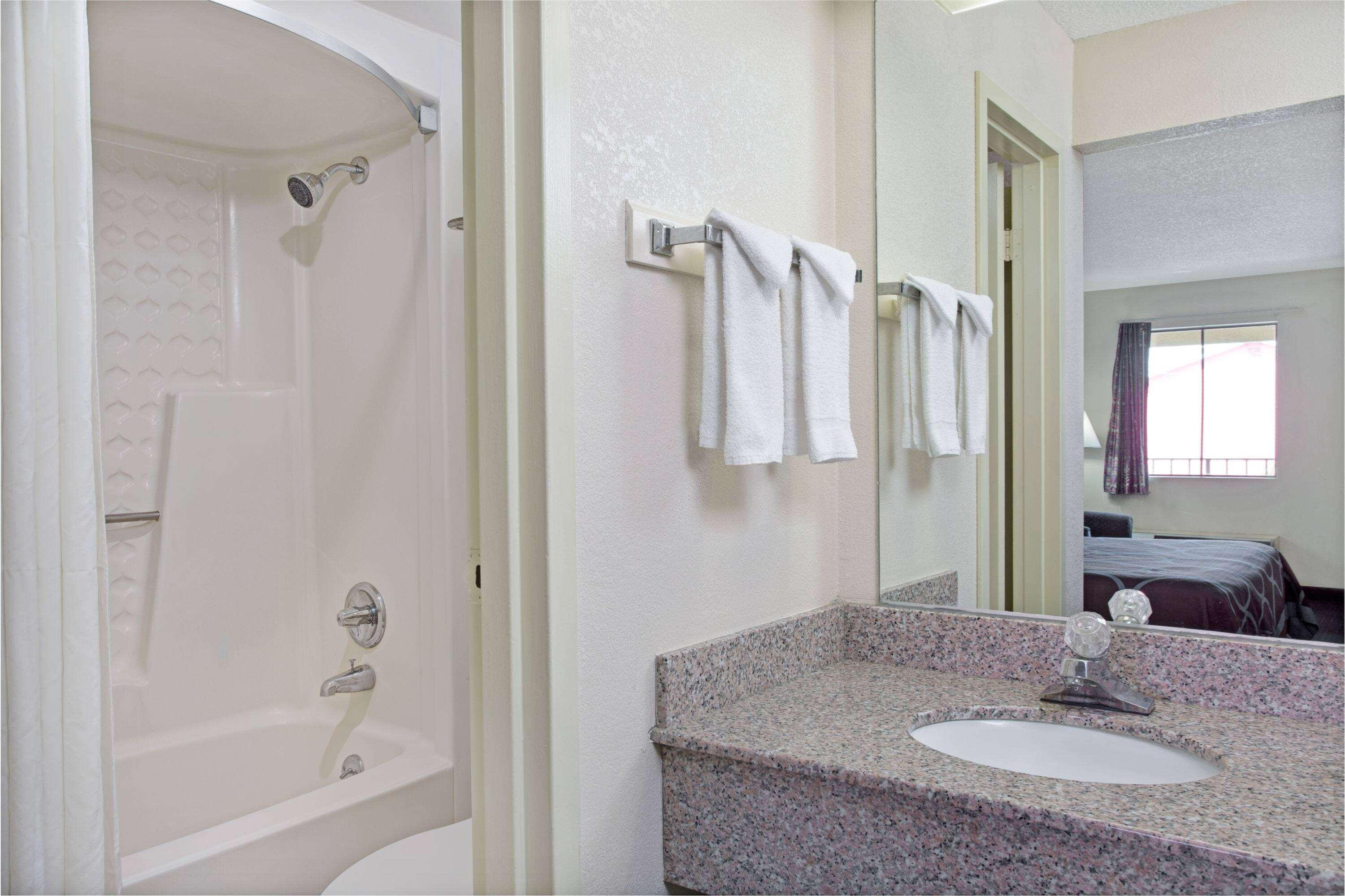 Hotel Super 8 By Wyndham Suwanee Esterno foto